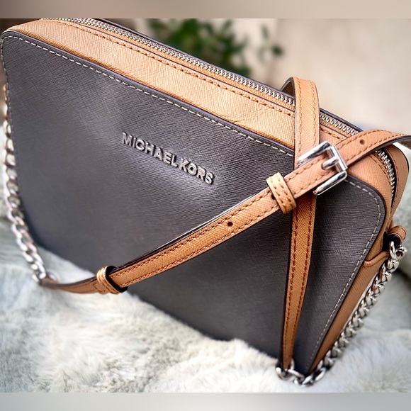 Michael Kors Jet Set Charcoal Gray and Tan Crossbody Bag - Picture 3 of 8